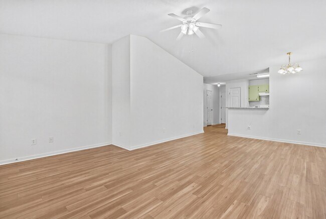 Foto del edificio - 112 Kobe Dr