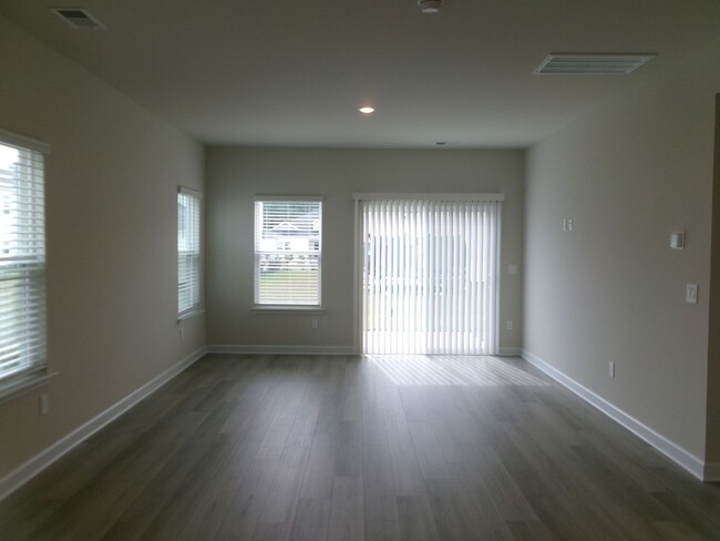 Building Photo - New 4 bedroom home located in Clear Pond