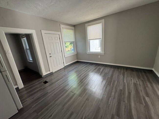 Foto del edificio - 7317 Woodlawn Ave