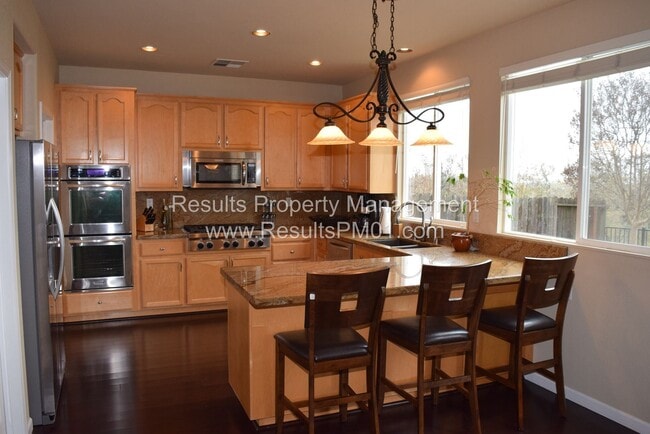 Building Photo - 4 br, 2.5 bath House - 3004 Fox Hill Dr