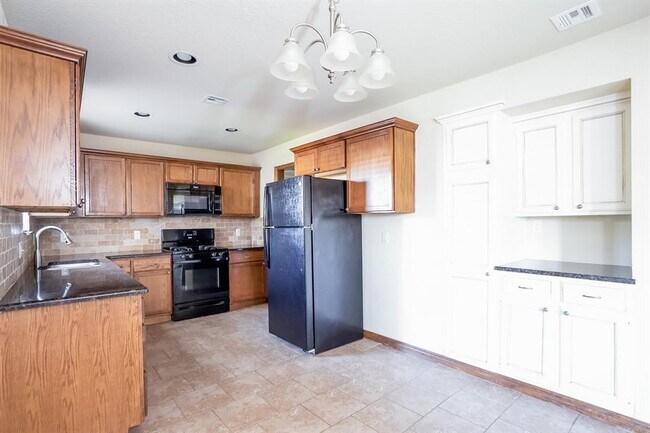 Building Photo - 809 S Silver Leaf Dr