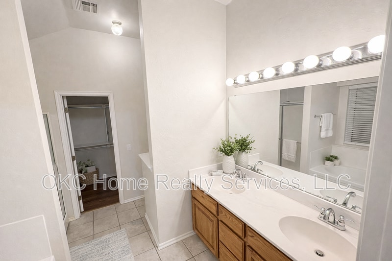 Photo - 2424 NW 161st Street