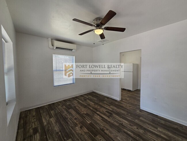Foto del edificio - One Bedroom with Yard at Stonedale Apartme...