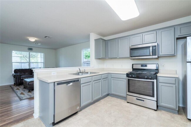 Foto del edificio - 2735 Fairview Dr