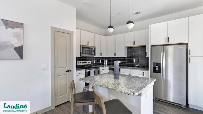 Foto del edificio - 8220 Horseman Rd