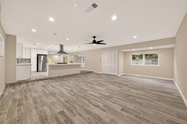 Building Photo - 11206 Huggins Dr