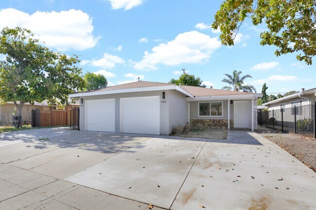 Building Photo - 681 Pinto Dr
