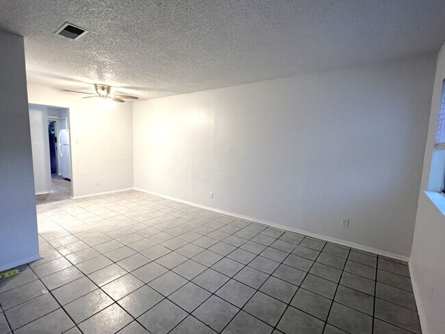 Foto del edificio - 2204 Corona Dr