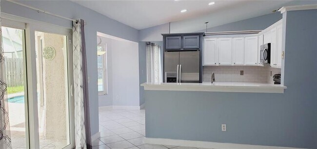 Foto del edificio - 8561 NW 52nd Ct