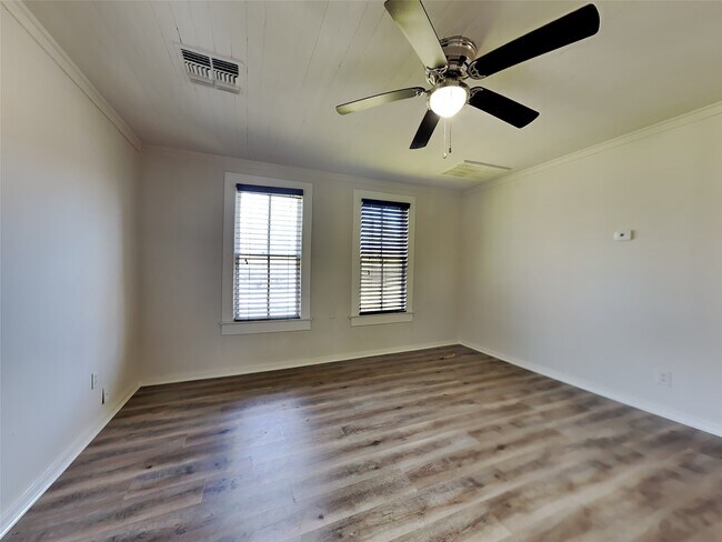 Building Photo - 322 Mixville Rd