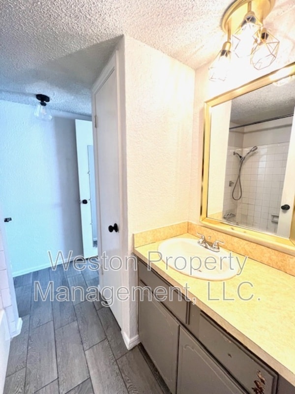 Building Photo - 6054 Northwest Expy