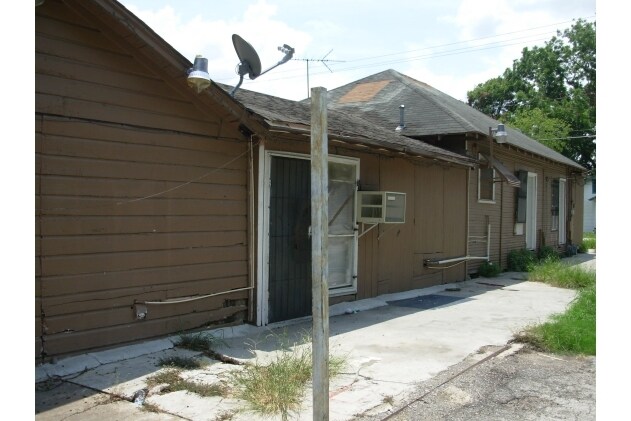 Building Photo - 7501 Hillsboro St