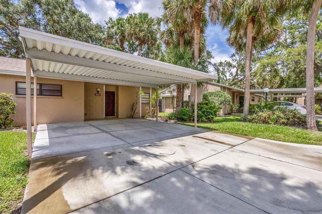 Foto principal - 5051 Village Garden Dr