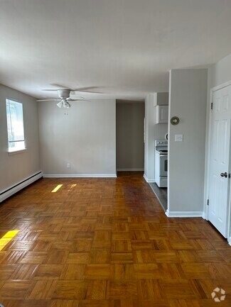 Building Photo - 24 S Brookside Rd