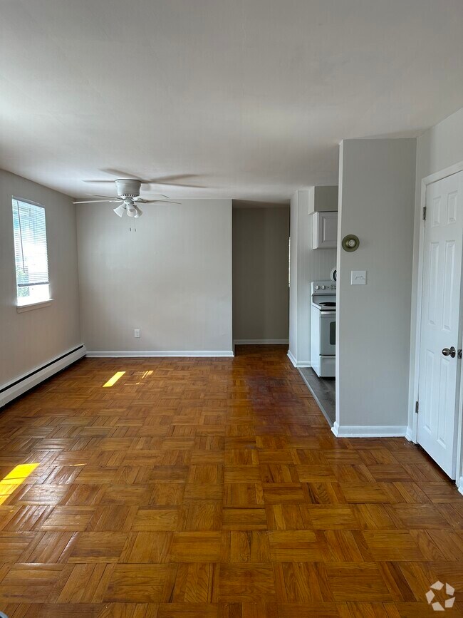 Building Photo - 24 S Brookside Rd