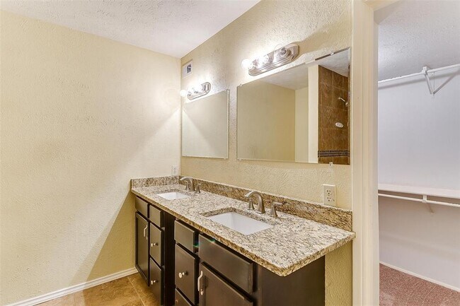 Foto del edificio - 2320 Escalante Ave