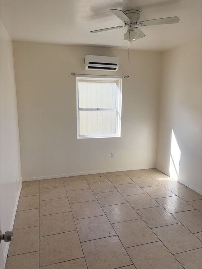 Building Photo - 204 W Kelso St