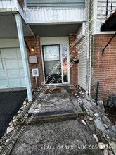 Building Photo - 906 Summit Chase Dr