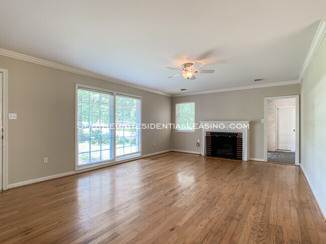 Building Photo - Price Drop! Downtown Daphne!!