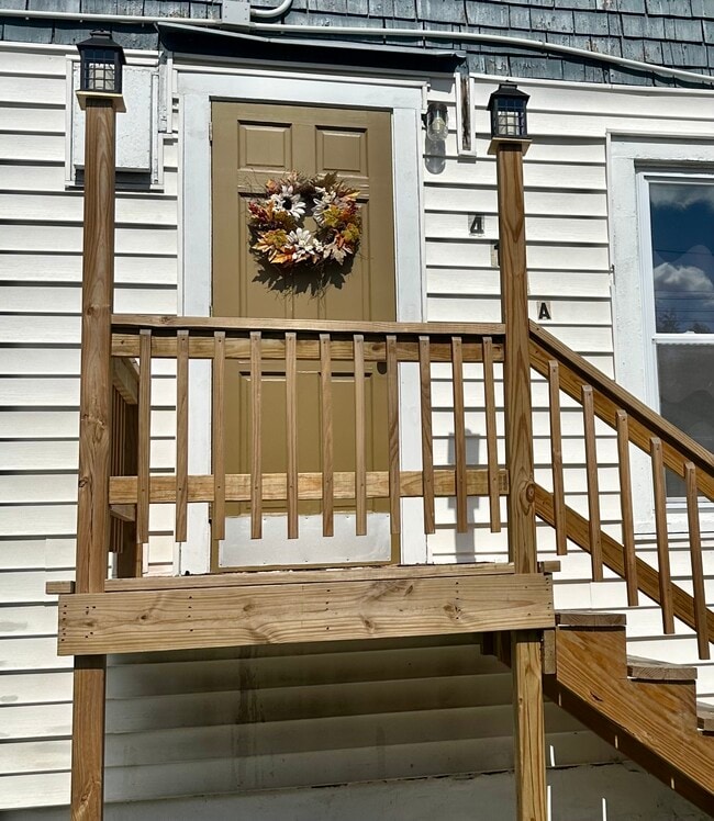 Private Entrance - 415 9th St