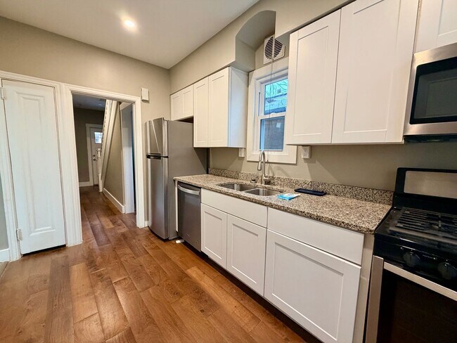 Building Photo - 268 Fleet St