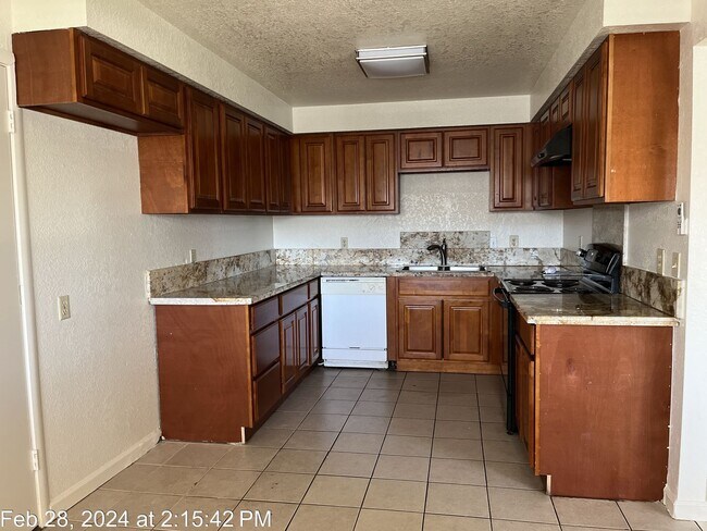 Building Photo - Avondale/Fruitridge Area