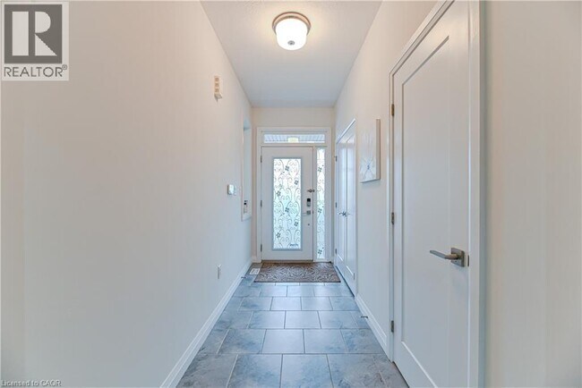 Building Photo - 35 Midhurst Heights