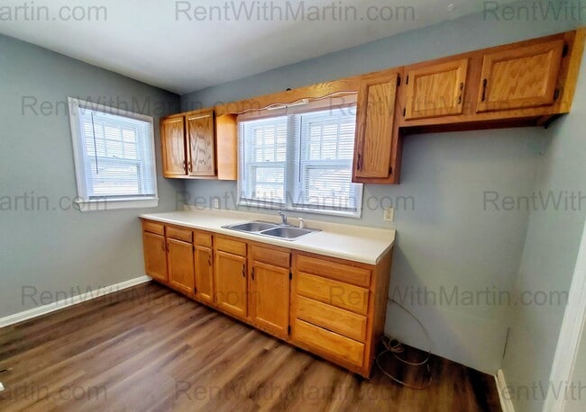 Building Photo - FOR RENT- 657 Dawson- Pets ok with conditions- Recent Remodel!