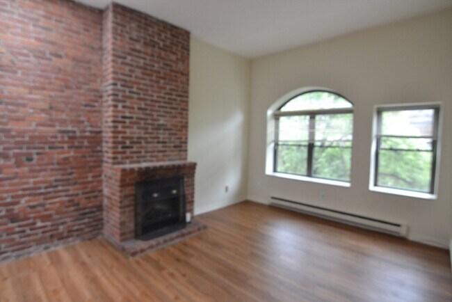 Building Photo - 67 St Germain St