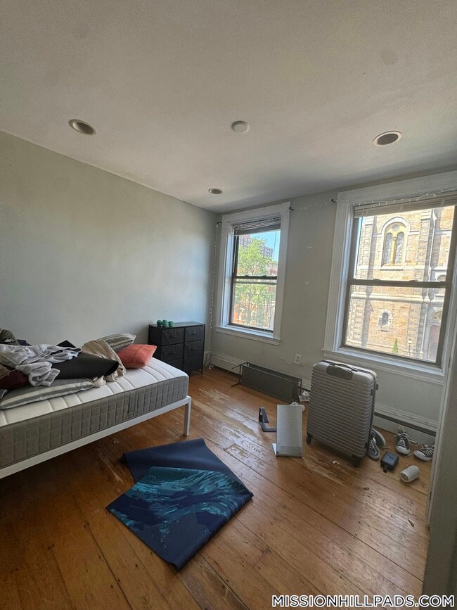 Building Photo - 1538 Tremont St
