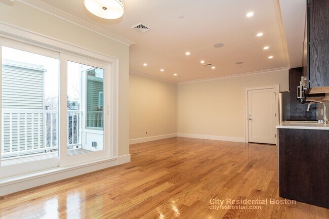 Building Photo - 17 Vinton St