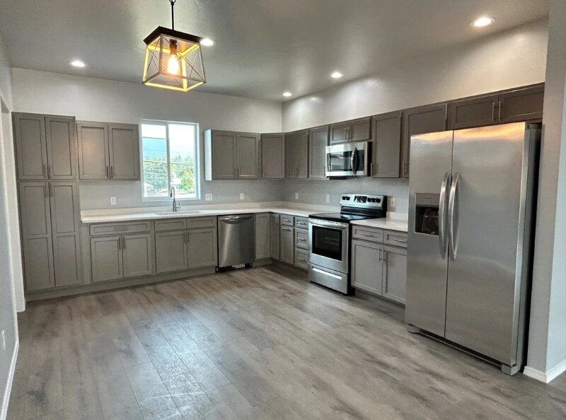 Foto principal - 118 E 3rd St