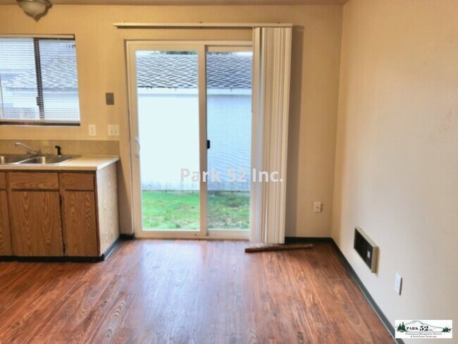 Building Photo - 752 S 68th St