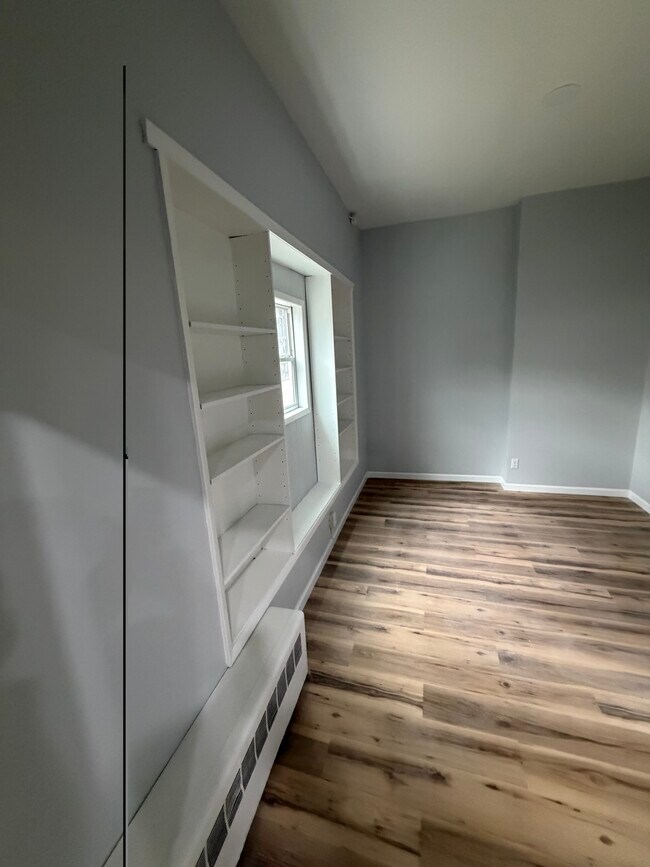 Dormitorio 1 - 5201 Hunter Ave