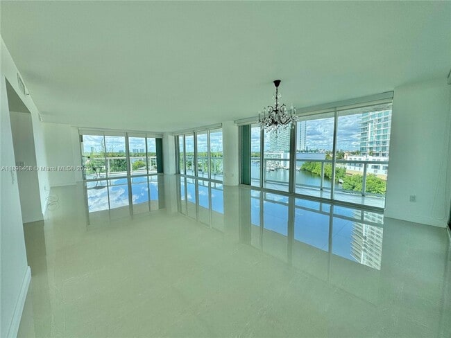 Foto del edificio - 16500 Collins Ave