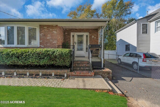 Foto del edificio - 97 Monmouth Ave