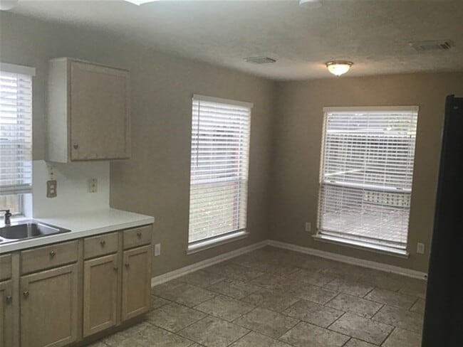 Building Photo - 1043 Leadenhall Cir