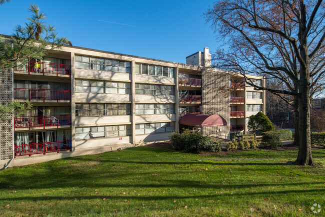 Foto del edificio - Presidential Park Condominium