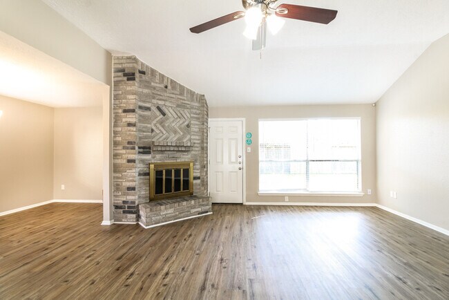 Foto del edificio - 10936 Pinewood Ct