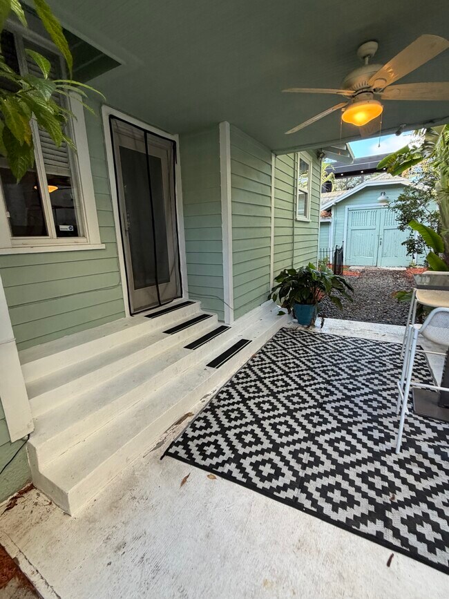 Foto del edificio - 27 NE 49th St