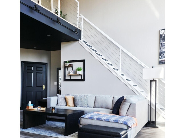 Building Photo - 1515 N Van Buren St