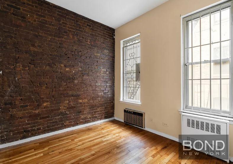 Foto principal - 331 E 33rd St
