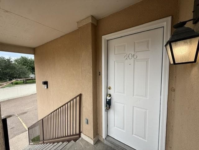 Building Photo - 2720 Camelot Dr