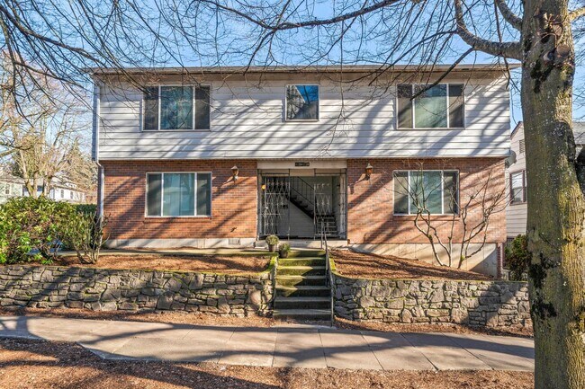 Foto del edificio - Charming 1-Bedroom in Portland’s Sullivan’s Gulch – MF 29 – NE 21st Ave