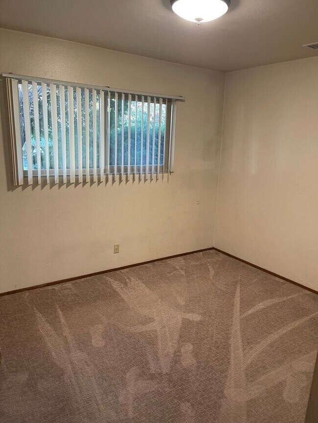 Building Photo - 2 bedroom 1 bath unit in Castro Valley