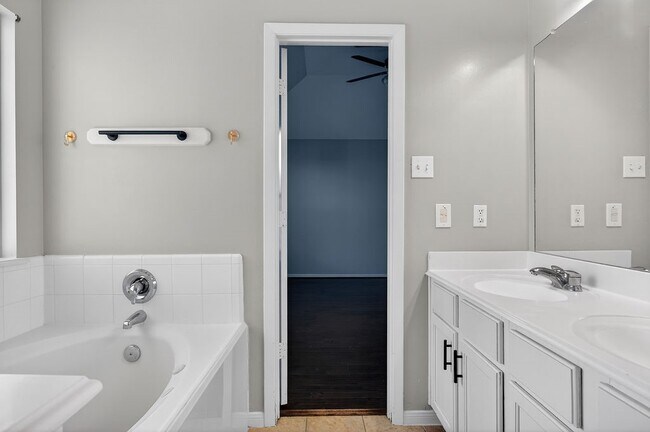 Foto del edificio - 6706 Portlick Dr