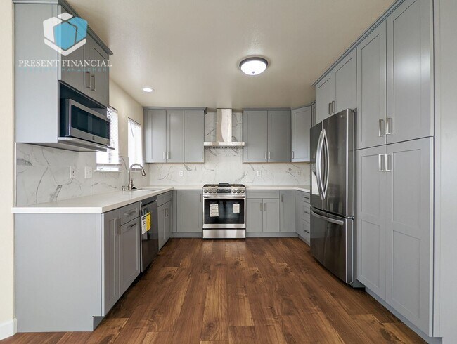 Foto del edificio - 4 br, 3 bath House - 98 Thrift St.