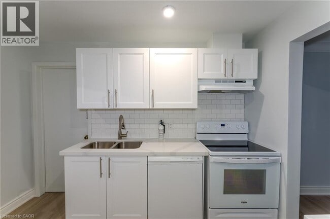 Building Photo - 150 Hagar St