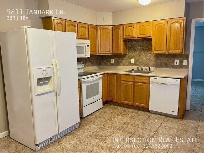 Foto del edificio - 9811 Tanbark Ln