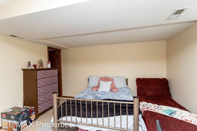 Building Photo - 3 br, 3 bath House - 1640 Maitland Court